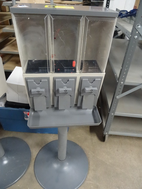 lot 115 image: Vend Star 3000 Triple Bulk Dispenser