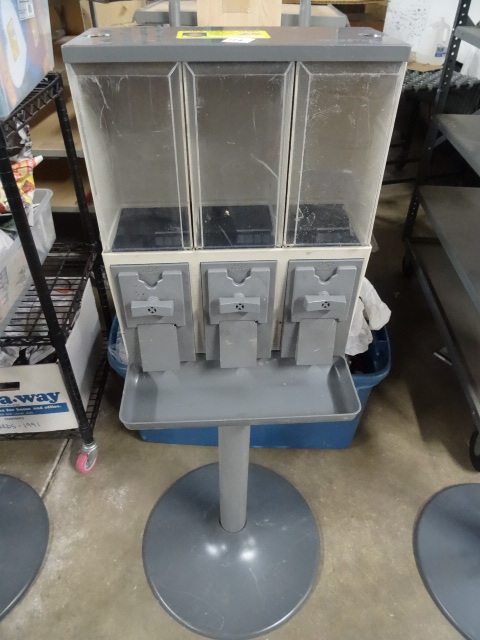 lot 116 image: Vend Star 3000 Triple Bulk Dispenser