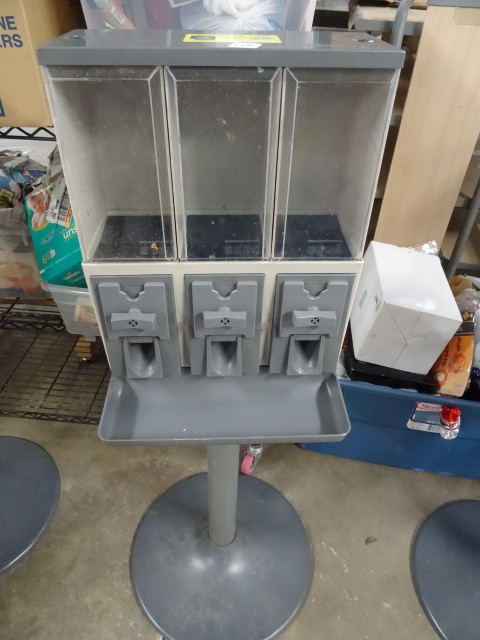 lot 117 image: Vend Star 3000 Triple Bulk Dispenser