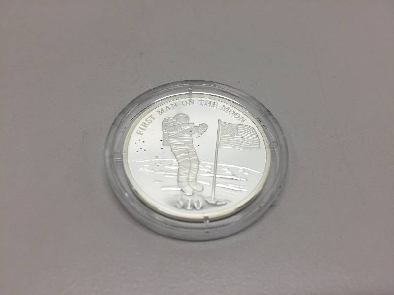 lot 46 image: AMERICAN MINT FIRST MAN IN SPACE