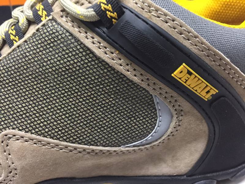 lot 58 image: DEWALT FLEX COMFORT SYSTEM SHOES