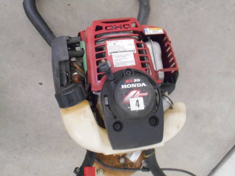 lot 11 image: Honda GX35 4-Stroke Gas Hole Digger...