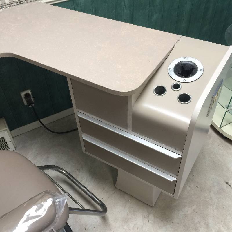 lot 1 image: Salon Station