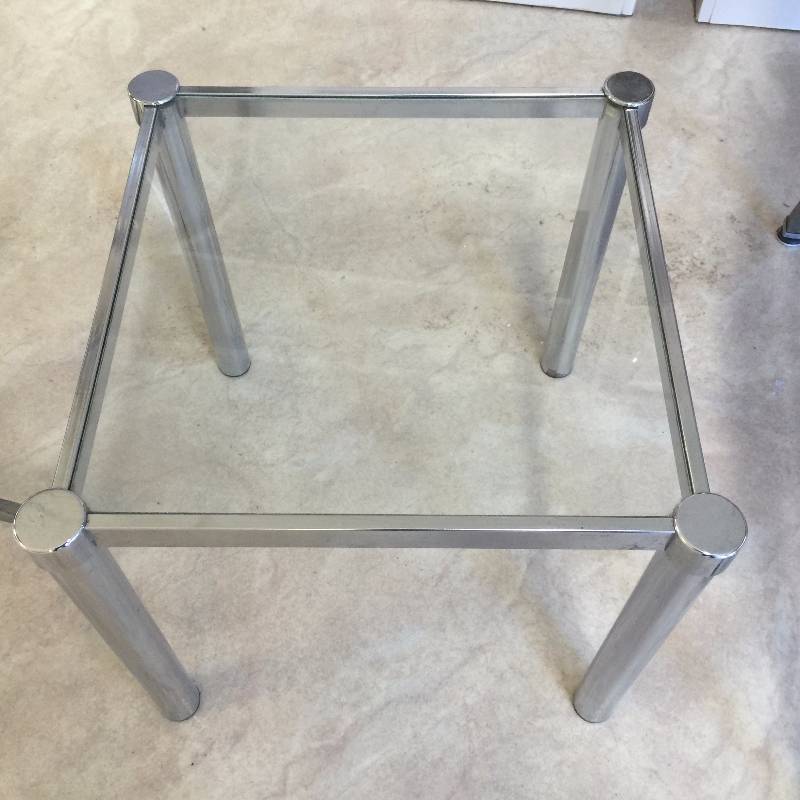 lot 9 image: Side Table