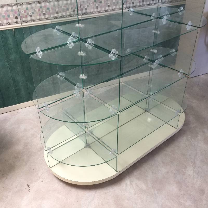 lot 11 image: Display Shelving