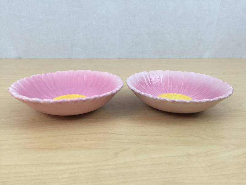 lot 11 image: Whimsy Vintage Collectible 2 TB Toy Trading Co. Majolica Tea Time Floral Pink Daisy Flower Salad Tidbit Plate