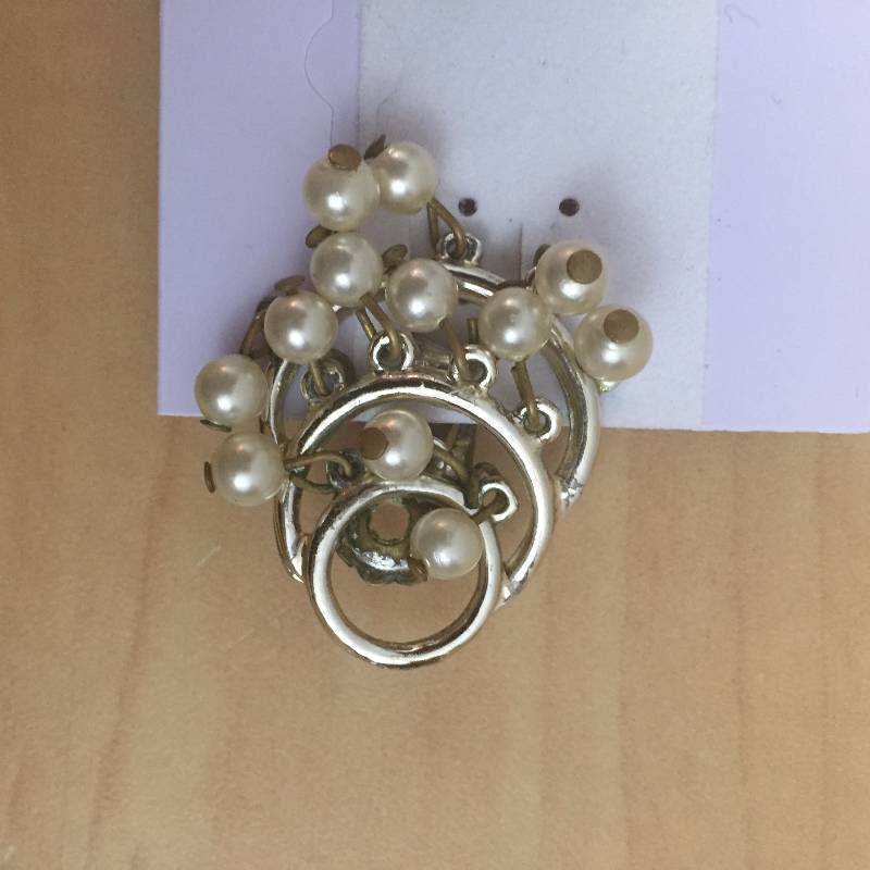 lot 23 image: Vintage Clip Earring Dangle Pearl Silver Rings Cluster Clasp Earrings - Estate