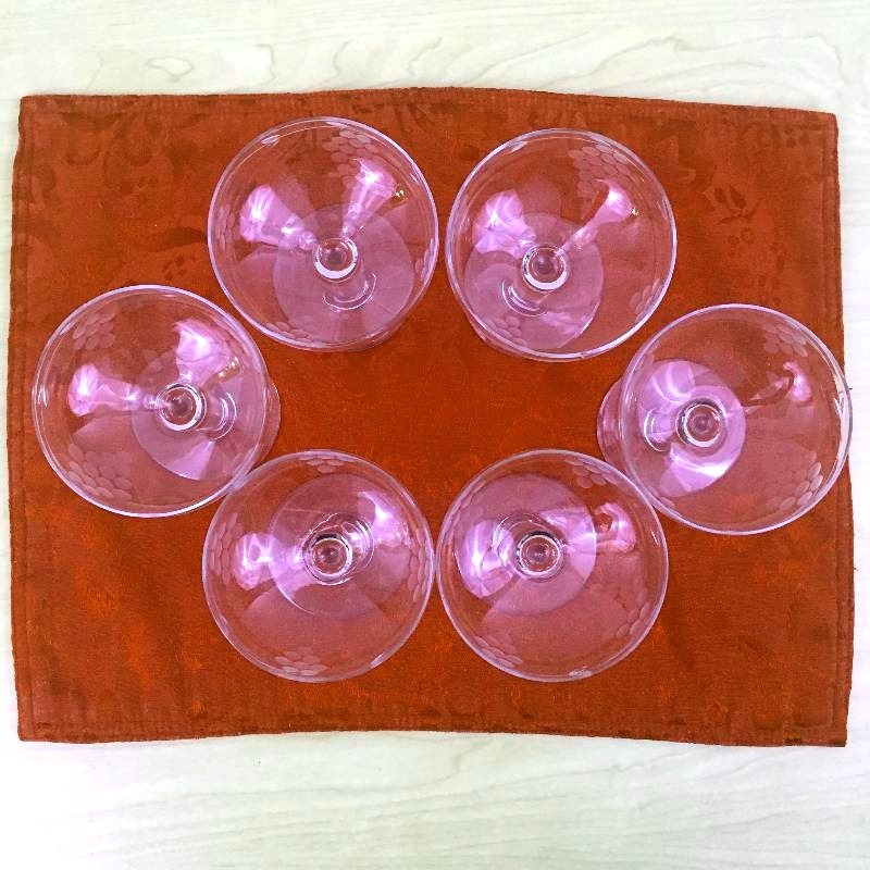 lot 27 image: Vintage & Exquisite 6 Sorbet or Champagne Glasses with Etched Grape & Vine Motif - 5 Excellent