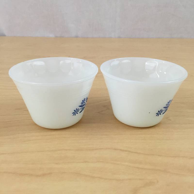 lot 40 image: 2 Vintage Collectible Dynaware Pyrorey Ovenware Bakeware Dishes Custard Cups Milk White Glass Blue Print