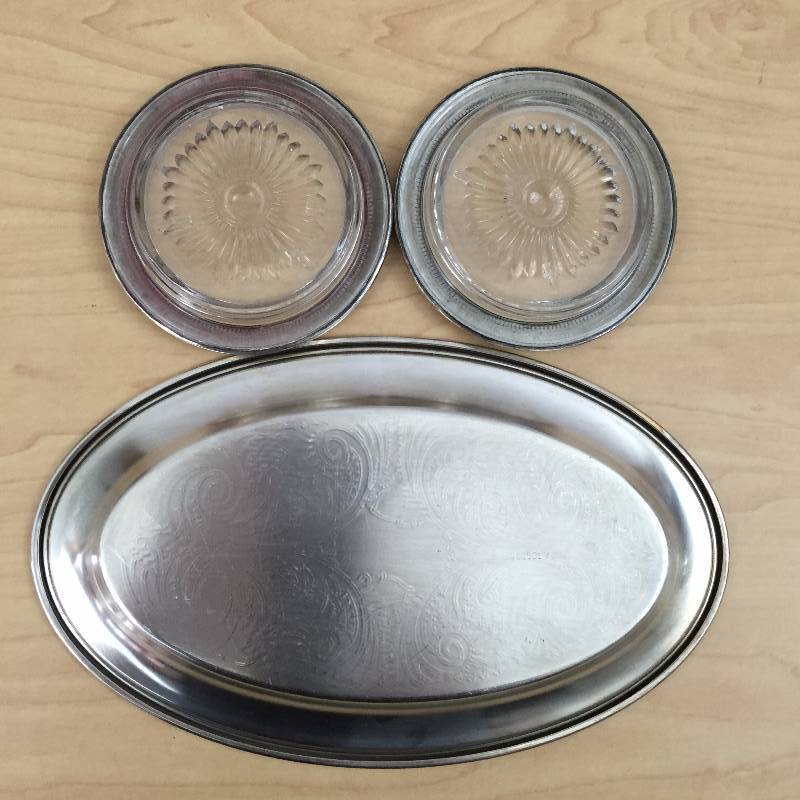 lot 47 image: Vintage 2 Silver Plated Silverplate & Glass Coasters  WM A Rogers Oval Silver plated Tray - Super Condition - Couple spot patina on tray