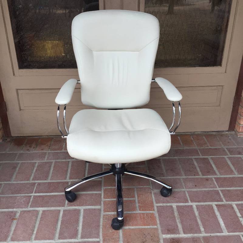 lot 65 image: Realspace Katarina Manager High-Back Chair Faux Leather Taupe Chrome Silver Sheenmax Enterprise Ltd White Office Chair #1 Retails about $150.00 24x27x38-41 Great Pre-owned Condition - Couple Scuffs Etc