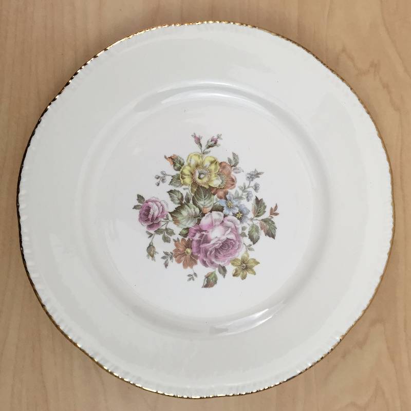 lot 64 image: 6 Assorted Vintage Plates - Syracuse, Sterling,  Cunningham & Pickett, Knowles Norman Rockwell