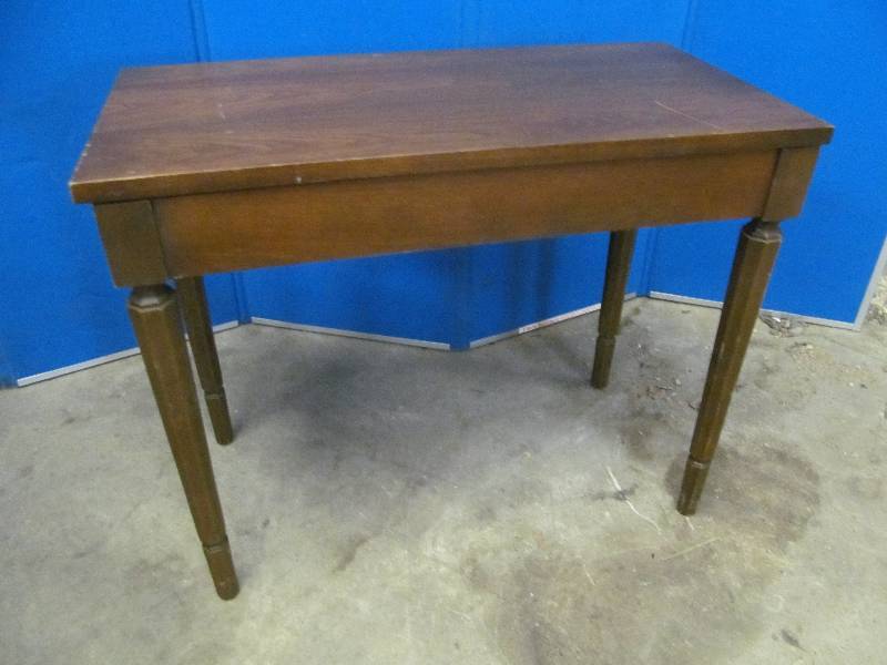Piano bench