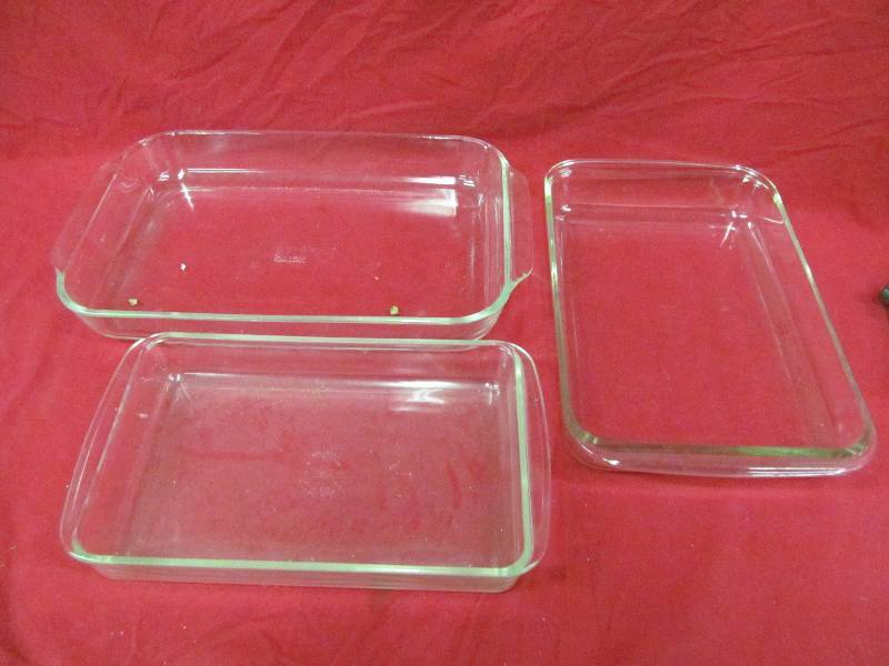 Pyrex cake pans