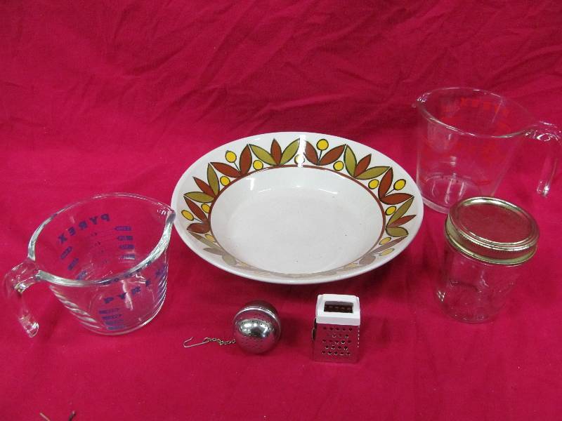 Pyrex measuring cups