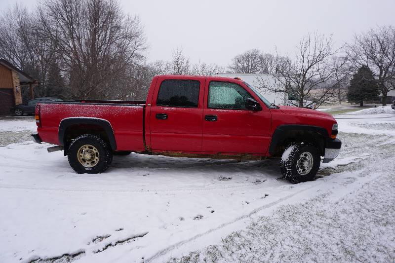 2002 Chevrolet 2500HD Crew Cab Silverado 4 x 4 Pick Up Truck