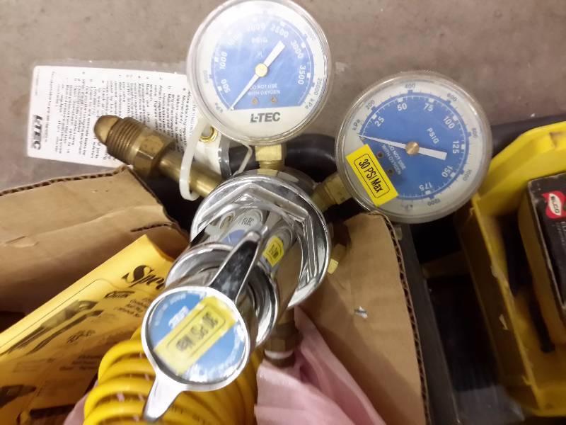 Air pressure hose and Air pressure gauge with sprayer unit