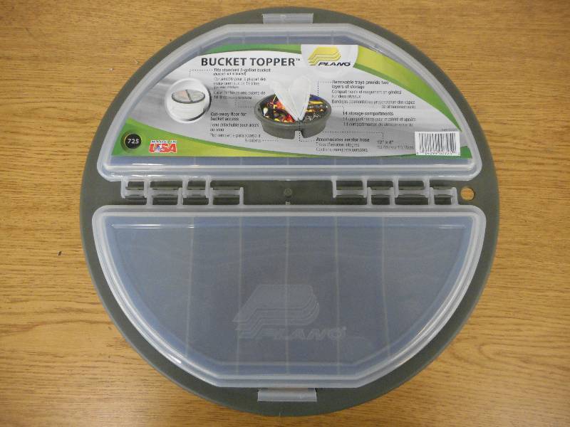 lot 9 image: PLANO BUCKET TOPPER ICE FISHING