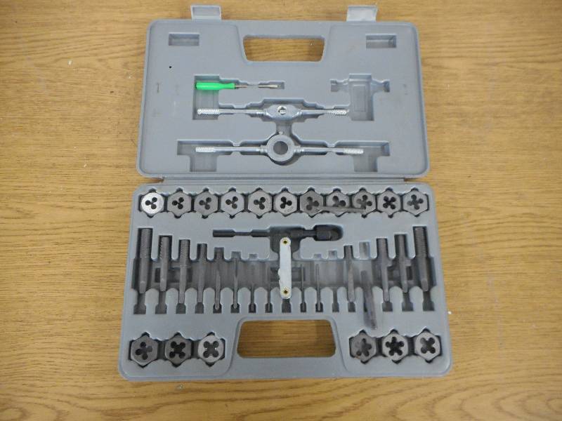 lot 24 image: 40 PIECE TAP AND DIE SET