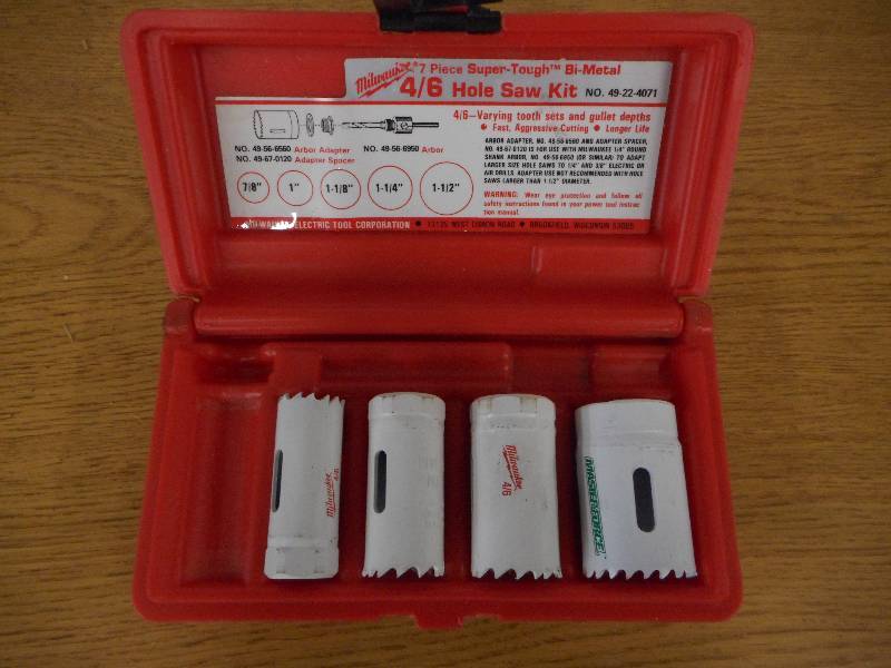 lot 25 image: MILWAUKEE HOLE SAW KIT