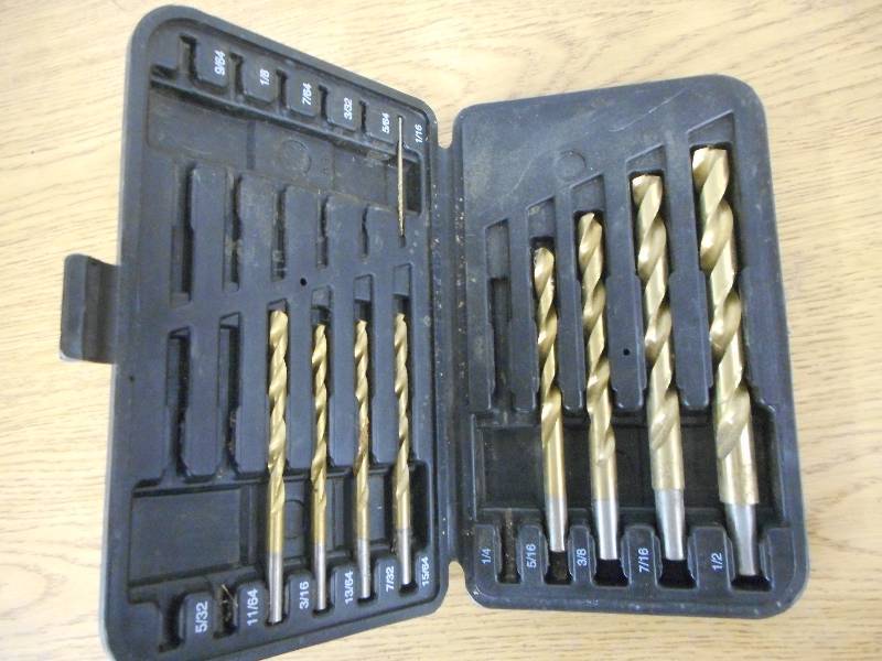 lot 27 image: 9 PIECE BLACK AND DECKER DRILL BIT SET