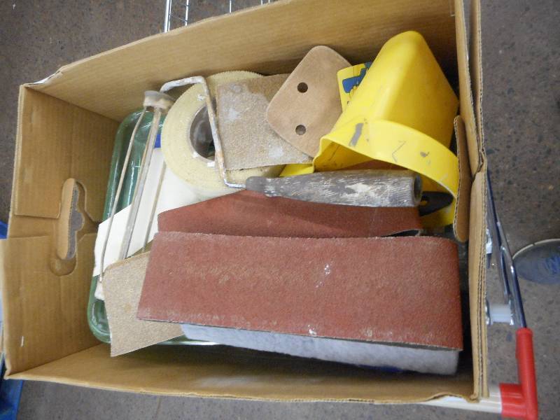 lot 31 image: MISC. LOT OF PAINTING SUPPLIES