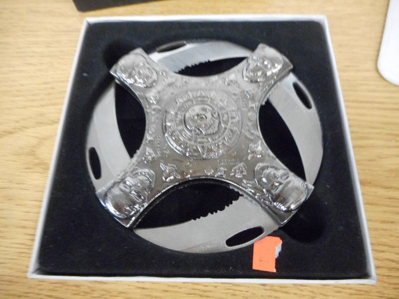 lot 43 image: 4 BLADE THROWING KNIFE