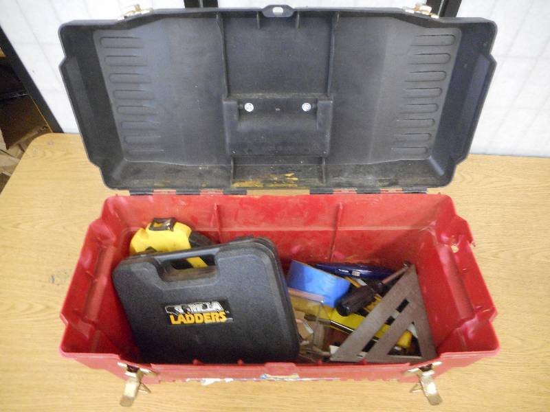 lot 47 image: TOOLBOX FULL OF TOOLS