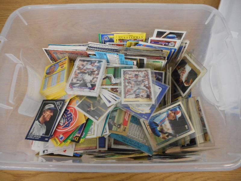 lot 48 image: BOX OF BASEBALL CARDS