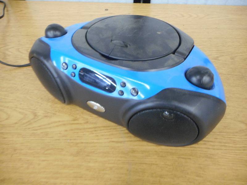 lot 51 image: PORTABLE RADIO CD PLAYER
