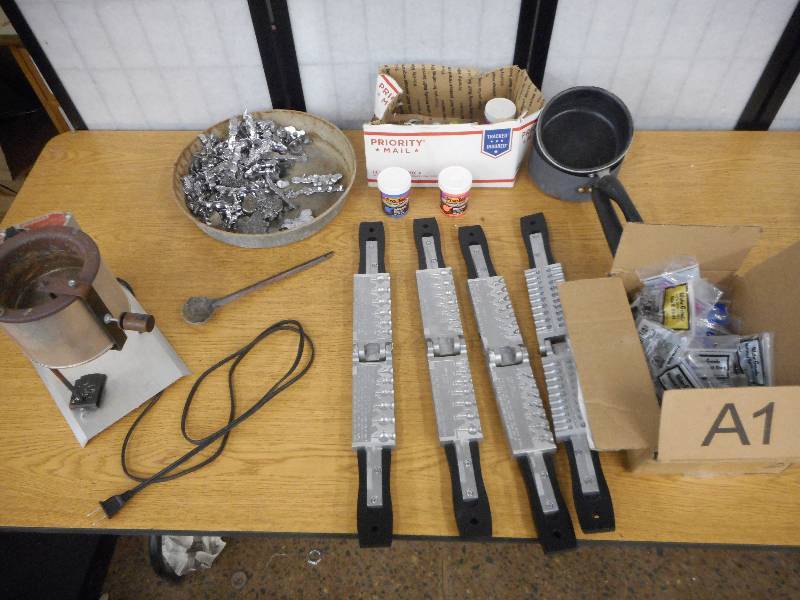 lot 53 image: FISHING JIG POURING KIT