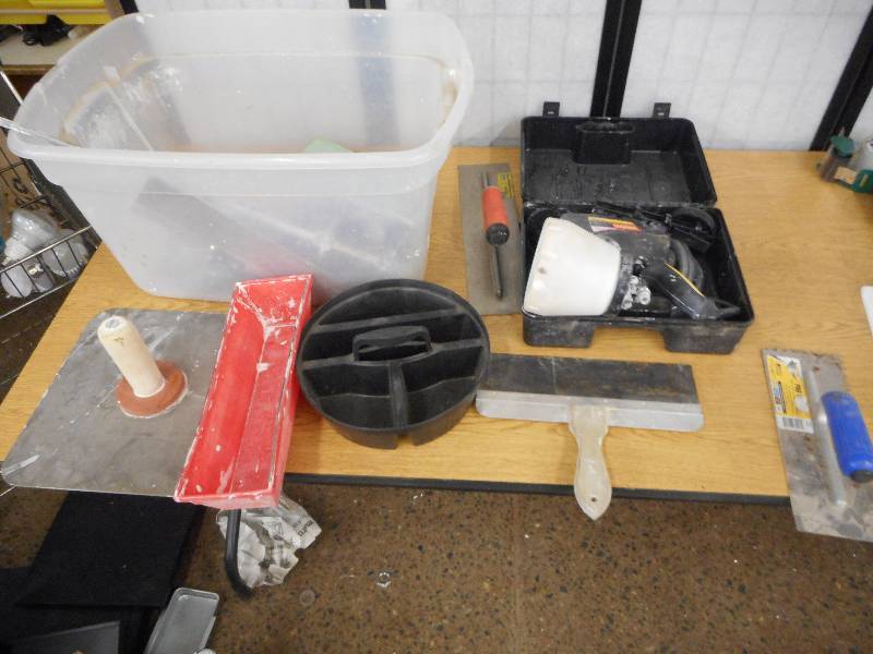 lot 61 image: MASSIVE LOT OF PAINTING SUPPLIES