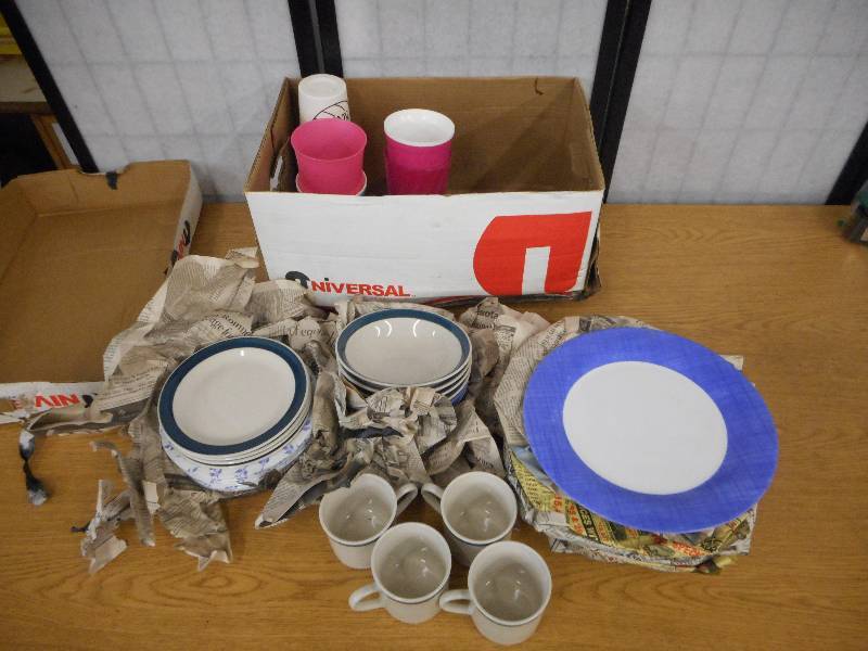 lot 65 image: 40 PIECE GLASSWARE SET