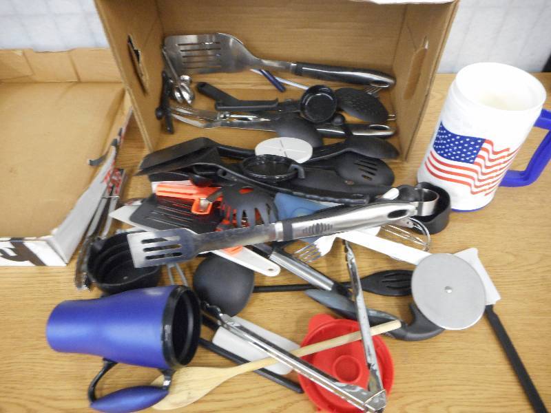 lot 66 image: 50 PIECE KITCHEN UTENSIL LOT
