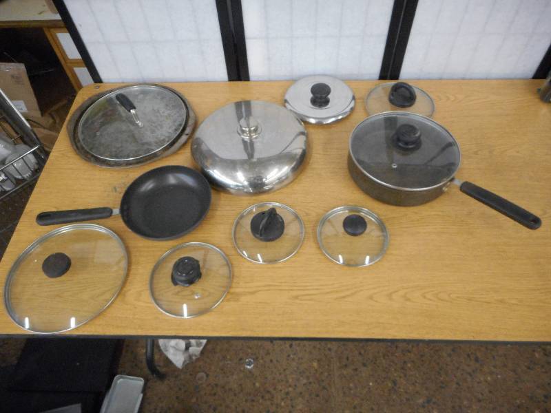 lot 70 image: 12 PIECE POTS AND PANS SET