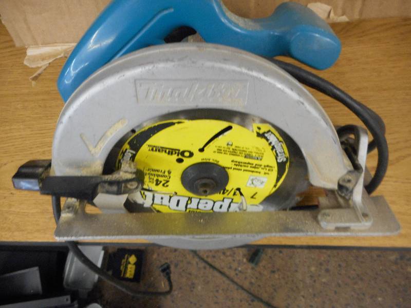 lot 78 image: HANDYMAN LOT OF GOODIES WITH SKILL SAW