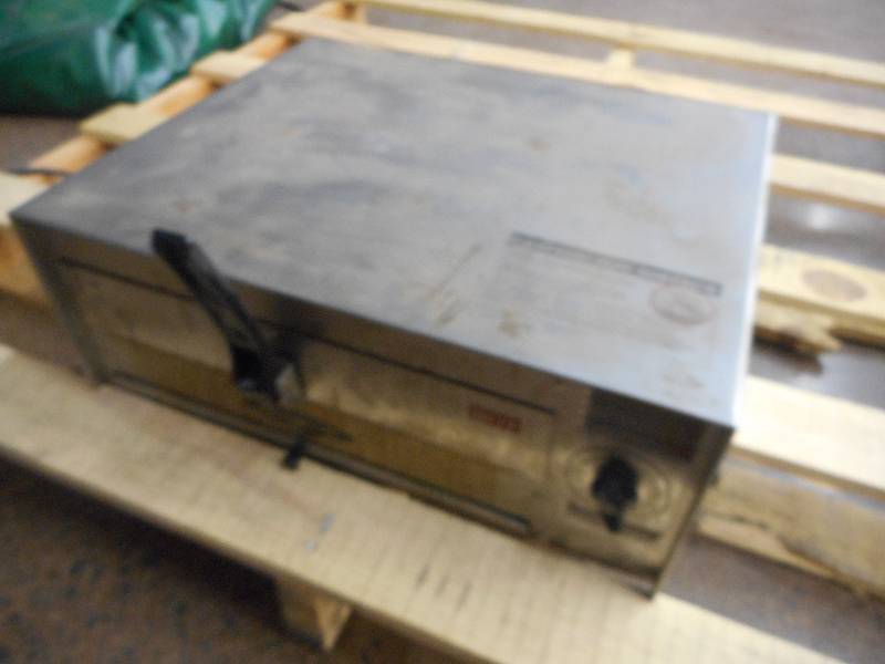 lot 82 image: PIZZA COOKER