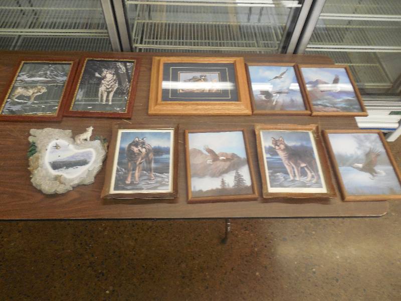 lot 84 image: 10 PIECE WILDLIFE DECORATION KIT