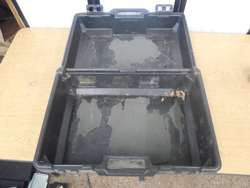 lot 91 image: CARRYING CASE