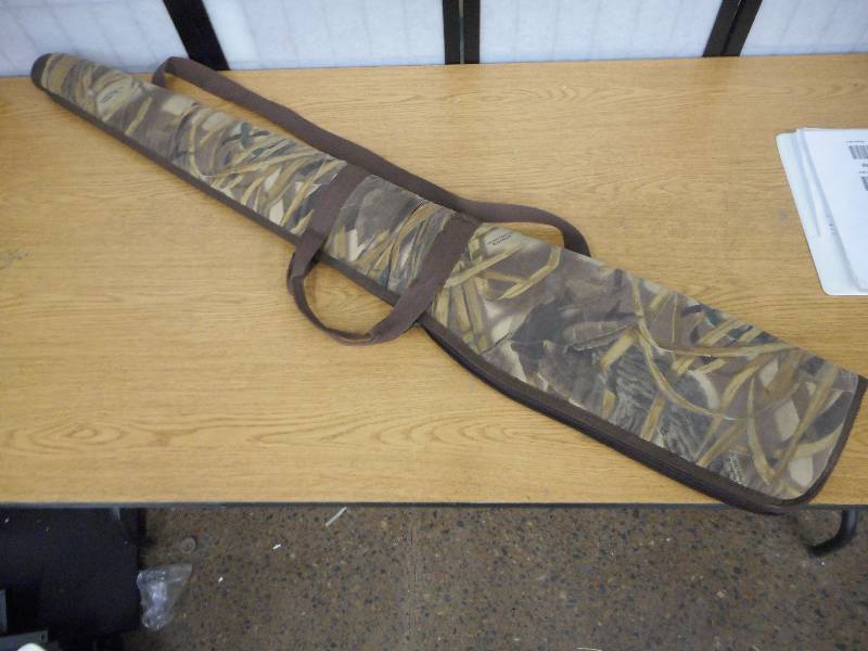 lot 92 image: SOFT GUN CASE