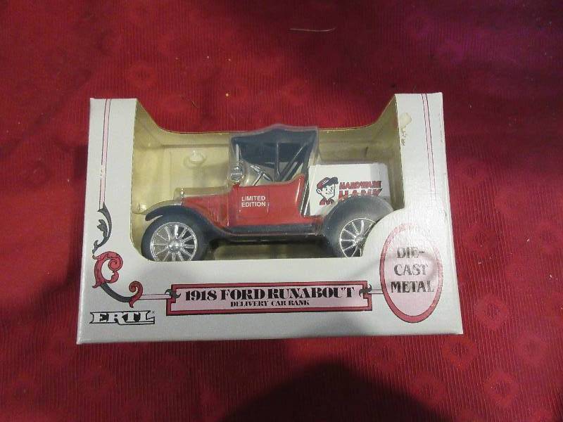 HARDWARE HANK DIECAST METAL BANK