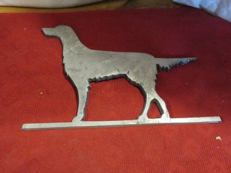 LEAD MOLDED HUNTING DOG