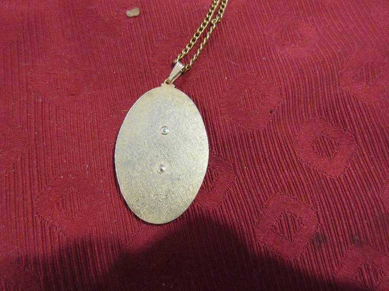 VINTAGE KNECKLACE