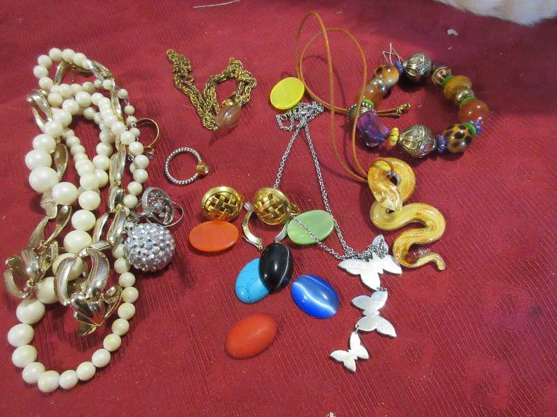 VINTAGE JEWLERY