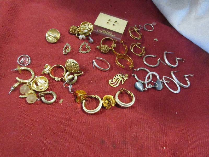 VINTAGE JEWLERY