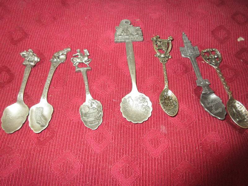 VINTAGE COLLECTOR SPOONS