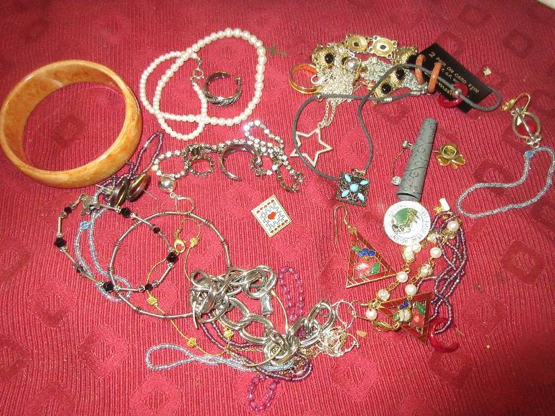 VINTAGE JEWLERY
