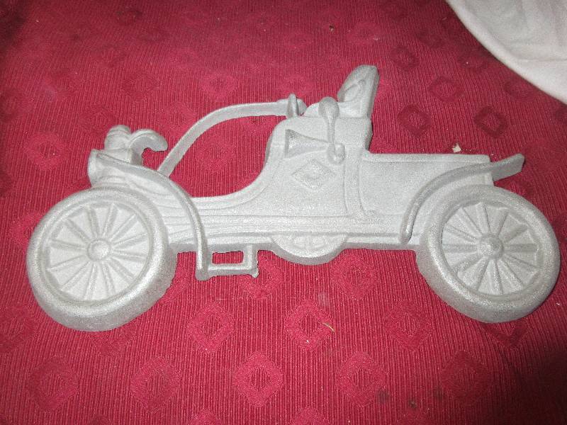 VINTAGE LEAD MOLDED PIECE
