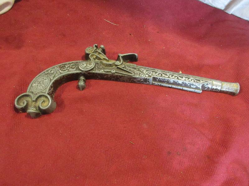 MOLDED LEAD GUN