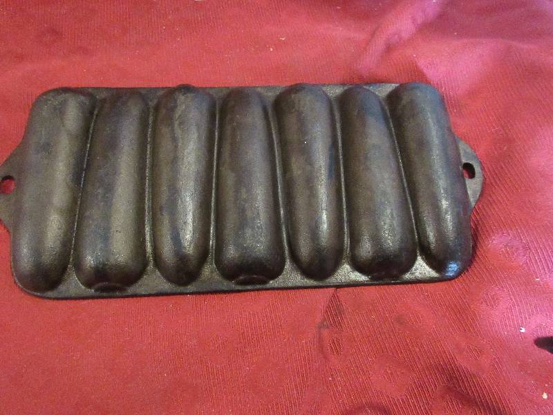 ANTIQUE CAST IRON CORN BREAD MUFFIN PANS